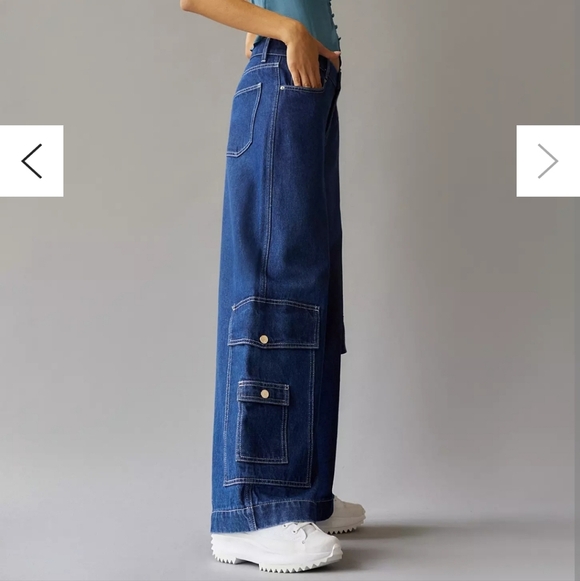 Wide-Leg Blue Jeans with Cargo Pockets Size 31 BDG - Picture 3 of 8